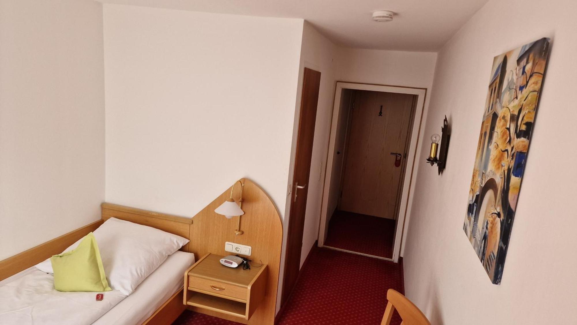 Hotel Restaurant Fruehlingsgarten Fussen Room photo
